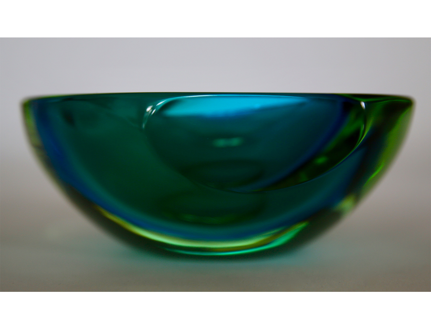 BlueGreen-Sommerso-Faceted-Murano-Bowl-by-Mandruzzato
